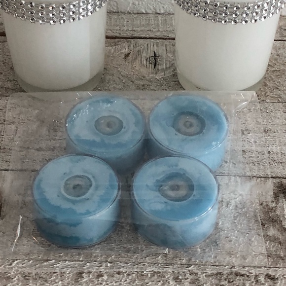 Island Hibiscus Soy Tealights - Picture 3 of 3